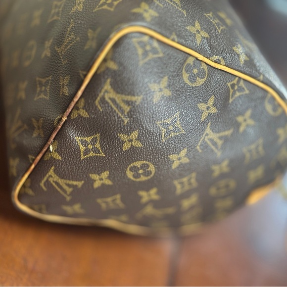 AUTHENTIC Louis Vuitton Speedy 30 bag/purse. Monogram canvas. - Picture 9 of 16